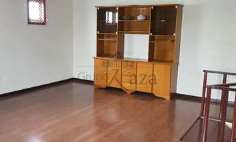 Imagem 6: Casa de condomínio para aluguel possui 530 metros quadrados com 4 quartos