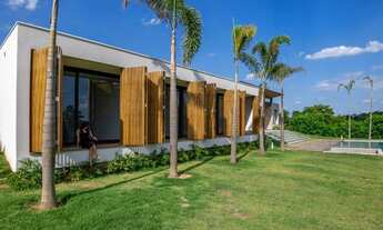 Imagem 7: Detalhes em madeira e vidro