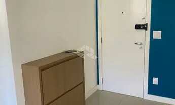 Imagem 3: Apartamento semimobiliado com vista parcial para o mar, 2 dormitórios sendo 1 suíte, 1 va