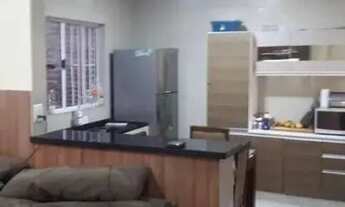 Imagem: Assobradada com Amplo Quintal Próximo a