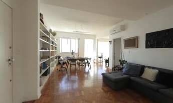 Imagem 2: Apartamento Reformado e com Vista Mar para venda tem 140m2 com 2 Suítes na Praia de Copaca