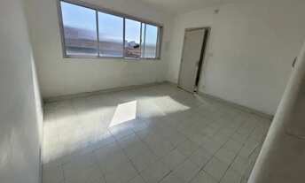 Imagem 2: Apartamento para venda possui 75 metros quadrados com 2 quartos em Embaré - Santos - SP