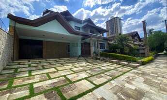 Imagem 2: Casa de condomínio para aluguel possui 530 metros quadrados com 4 quartos