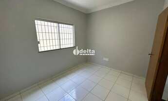 Imagem 6: Casa com 5 quartos sendo 1 suíte disponível para venda no bairro Tocantins em Uberlândia-M