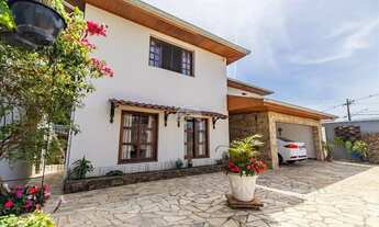 Imagem 2: Imóvel para venda possui 226 m² com 4 quartos em Tarumã - Curitiba - PR