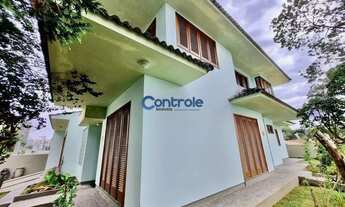 Imagem 4: Casa de Esquina com 4 Quartos, 4 Banheiros e 445 m²