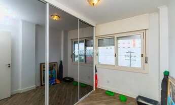 Imagem 3: 2 dormitórios, sacada com churrasqueira e vaga no bairro Petrópolis!