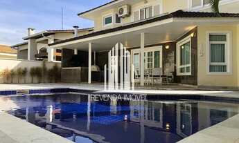 Imagem: Casa com 485 de área total, 4 suítes