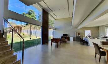 Imagem 4: Casa Alto Padrão 2 Suítes e 2 Semi-Suítes Piscina Área Gourmet em Condomínio