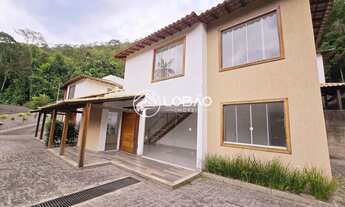 Imagem: Casa em condomínio com cachoeira no Centro