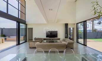 Imagem 7: Casa Exclusiva e Icônica no Vista Alegre 4 Suítes, Piscina Suspensa, Condomínio Fechado.U