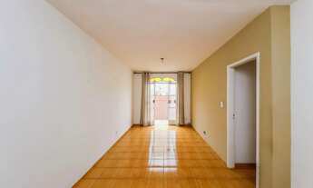 Imagem: Apartamento com varanda e vista próxima