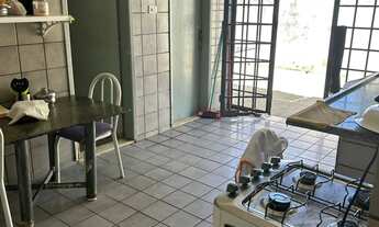 Imagem 3: Casa grande com piscina