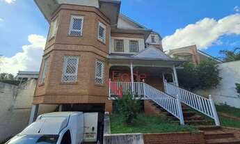 Imagem: Sobrado à Venda de 05 Quartos no Bairro