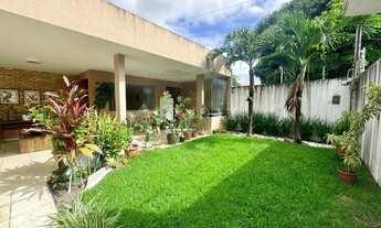 Imagem 2: Imperdível] Belíssima e ampla casa à venda no bairro do Farol - 5 quartos (3 suítes