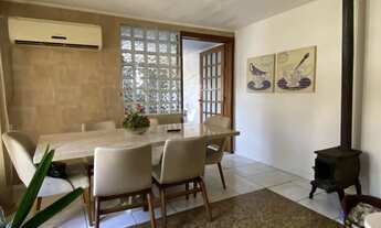 Imagem 6: Casa com 4 dormitórios, 2 suítes e 3 vagas de garagem e piscina, localizada no b