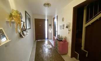 Imagem 3: Casa com 4 dormitórios, 2 suítes e 3 vagas de garagem e piscina, localizada no b