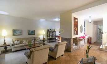 Imagem 4: Casa com 300 m² de terreno e 280 m² de área útil, 3 dormitórios sendo 1 suíte, 3 salas e 2