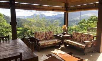 Imagem 3: Casa de condomínio para venda possui 350 metros quadrados com 5 quartos