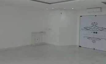 Imagem 2: Prédio comercial em frente à Doçura