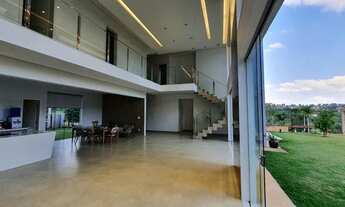 Imagem 3: Casa Alto Padrão 2 Suítes e 2 Semi-Suítes Piscina Área Gourmet em Condomínio