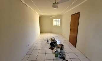 Imagem 2: Apê duplex. Jardim Tijuca, de 3 quartos com suíte, sala, cozinha com armário e fogão