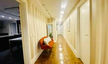 Imagem 3: Magnífico apartamento amplo com pé direito duplo ricamente decorado sendo 4 suítes e varan