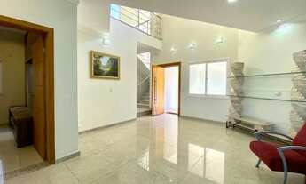 Imagem 2: Casa de condomínio para aluguel e venda possui 420 metros quadrados com 5 quartos