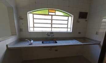 Imagem 5: Sobrado para aluguel possui 180 metros quadrados com 4 quartos