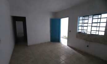 Imagem 6: ótimo para renda. 2 casas no mesmo terreno e salão comercial 10 minutos da estação de trem