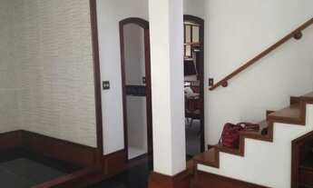 Imagem 4: Sobrado para aluguel possui 420 metros quadrados com 4 quartos