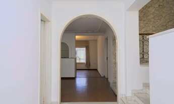 Imagem 4: Casa Alto Padrão para Locação Próxima à Avenida Dom Joaquim Conforto, Sofisticação e Loca