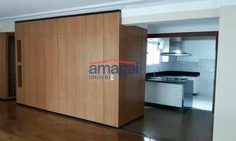 Imagem 5: Com 142,6 m² de área privativa, o apartamento fica em andar alto e tem sol da manhã