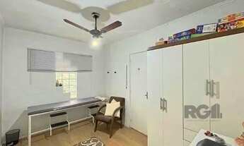 Imagem 4: Casa em Porto Alegre, no bairro Cavalhada, com 4 dormitório(s), e 4 banheiros, à