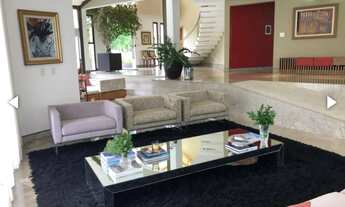 Imagem 7: Casa de condomínio, sobrado, possui 650 metros quadrados com 6 quartos