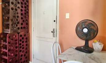 Imagem 3: Apartamento de quarto e sala, 29m2 (IPTU), claro, antes da PUC