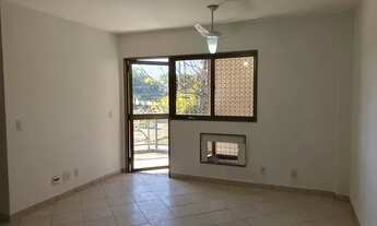 Imagem: Sala dois quartos sendo um suíte, armários