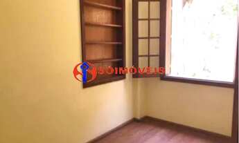 Imagem 4: Casa para venda possui 238 metros quadrados com 4 quartos em Humaitá - Rio de Janeiro - RJ