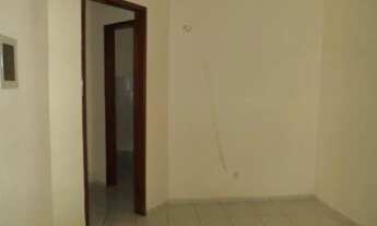 Imagem 3: Casa com 45 m² em condomínio fechado, forrada, com 2 quartos, 1 banheiro, cozinha, sala de