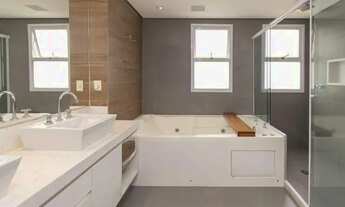 Imagem 6: Apartamento para aluguel e venda possui 194 metros quadrados com 4 quartos