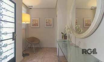 Imagem 2: Casa comercial com 250m² privativos, localizada no bairro Mont' Serrat, Porto Alegre