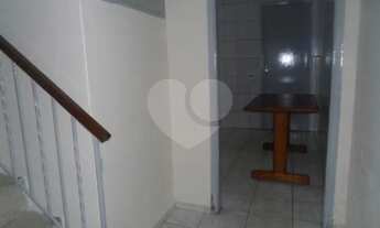 Imagem: Sobrado com entrada Lateral Próximo Ao