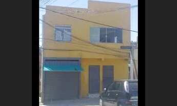 Imagem: Imóvel com três casas e um ponto comercial