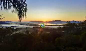 Imagem: Casa Exclusiva no Morro com Vista Panorâmica