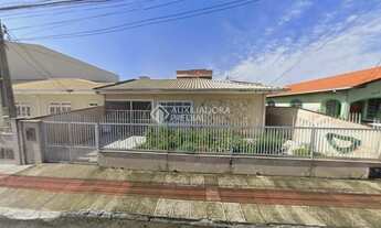 Imagem: Casa com 6 Quartos sendo 2 Suítes e 350m²