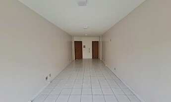 Imagem 5: Ampla sala comercial, com 34m2, piso cerâmico, clara e arejada, de frente, com ar condici