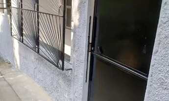 Imagem 2: ALUGO Casa com 2 dormitórios