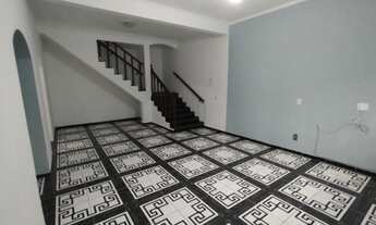 Imagem 1: Sobrado para aluguel possui 180 metros quadrados com 2 quartos