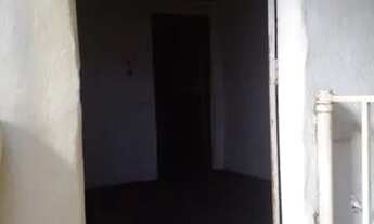 Imagem 7: CASA COM DUAS VAGAS DE GARAGEM E BARRACÕES NO FUNDO