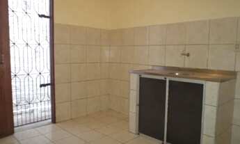 Imagem 6: Casa com 45 m² em condomínio fechado, forrada, com 2 quartos, 1 banheiro, cozinha, sala de